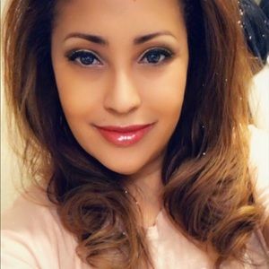 Meet your Posher, Leila